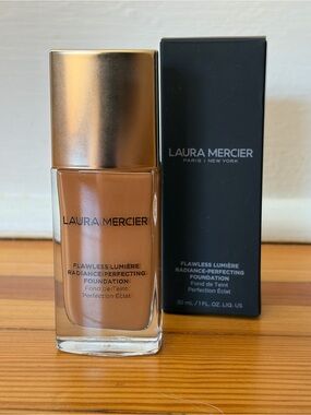 Laura Mercier Flawless Lumière Radiance-Perfecting Foundation - 4C1 Praline